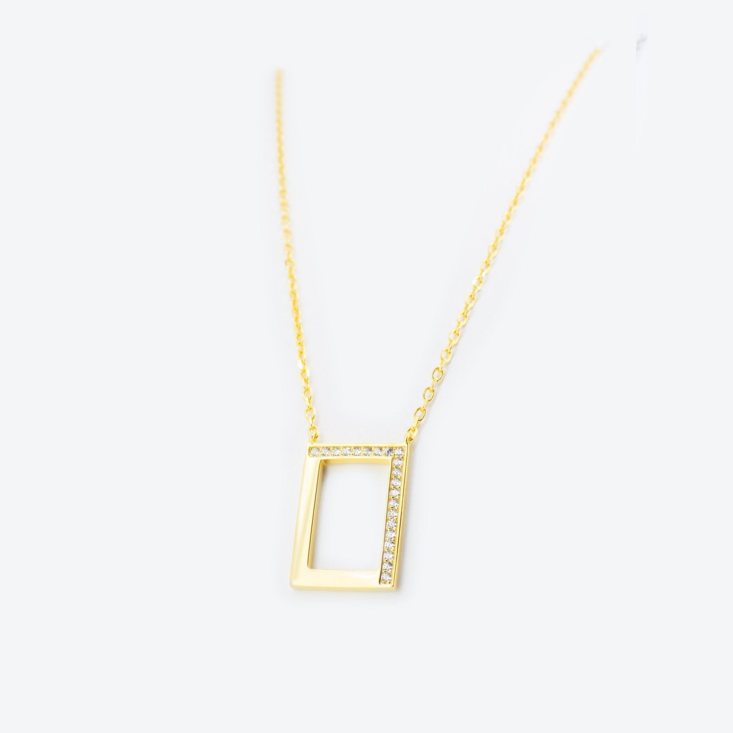 Collana catena grumetta con piastrina quadrata pendente | Marlù Gioielli Collana catena grumetta con piastrina quadrata pendente | Marlù Gioielli