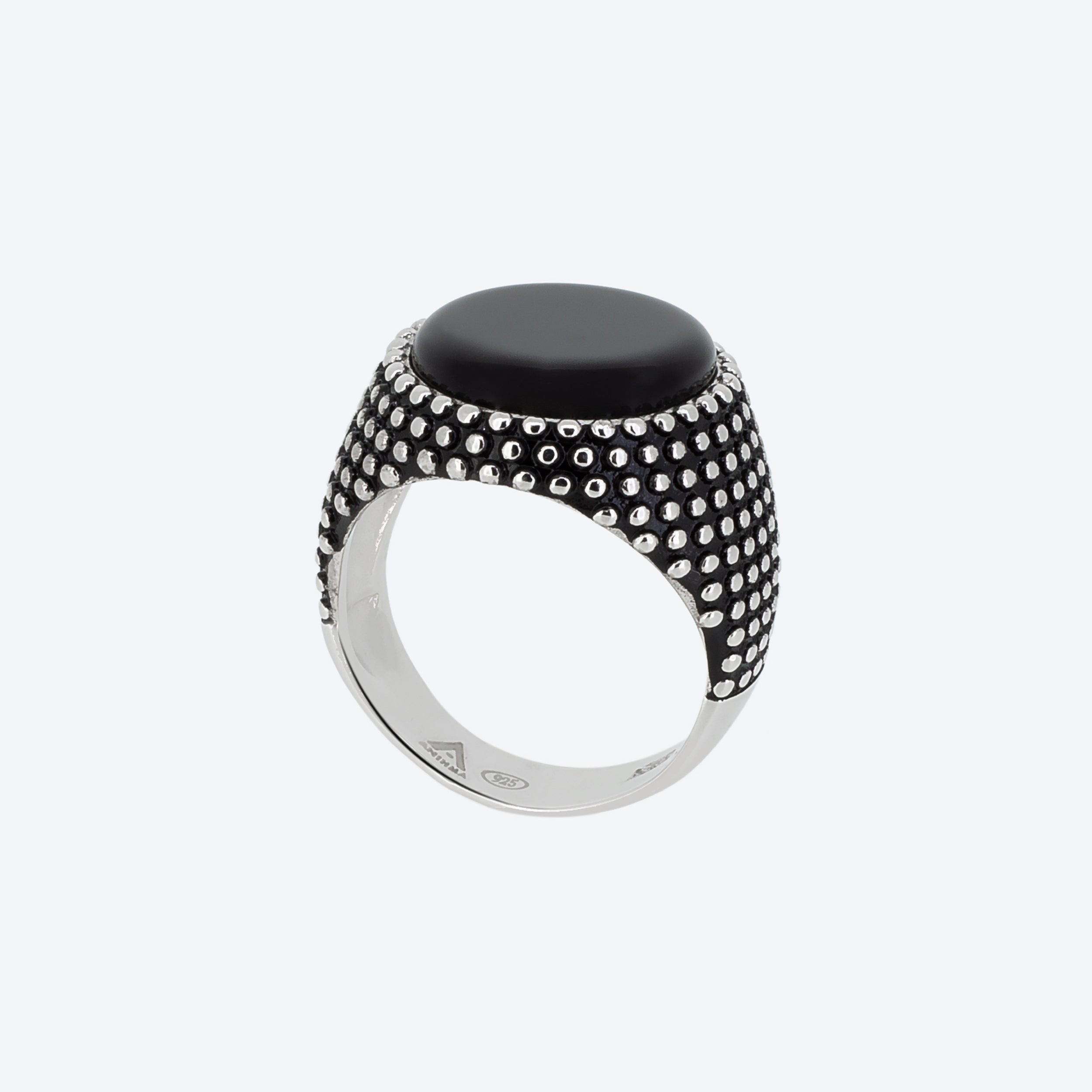 ANELLO CHEVALIER PUNTINATO CON PIETRA NERA