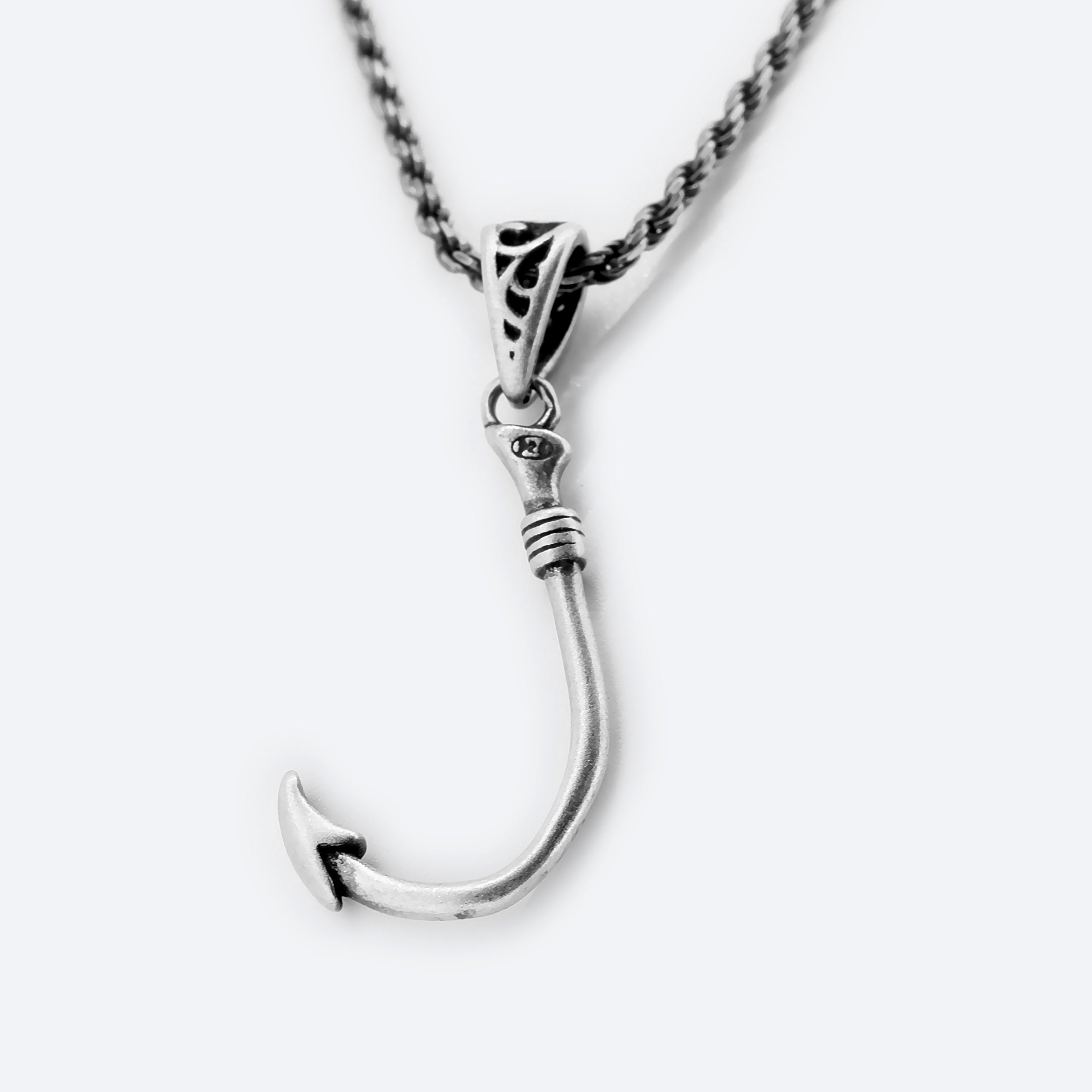 COLLANA con pendente amo da pesca
