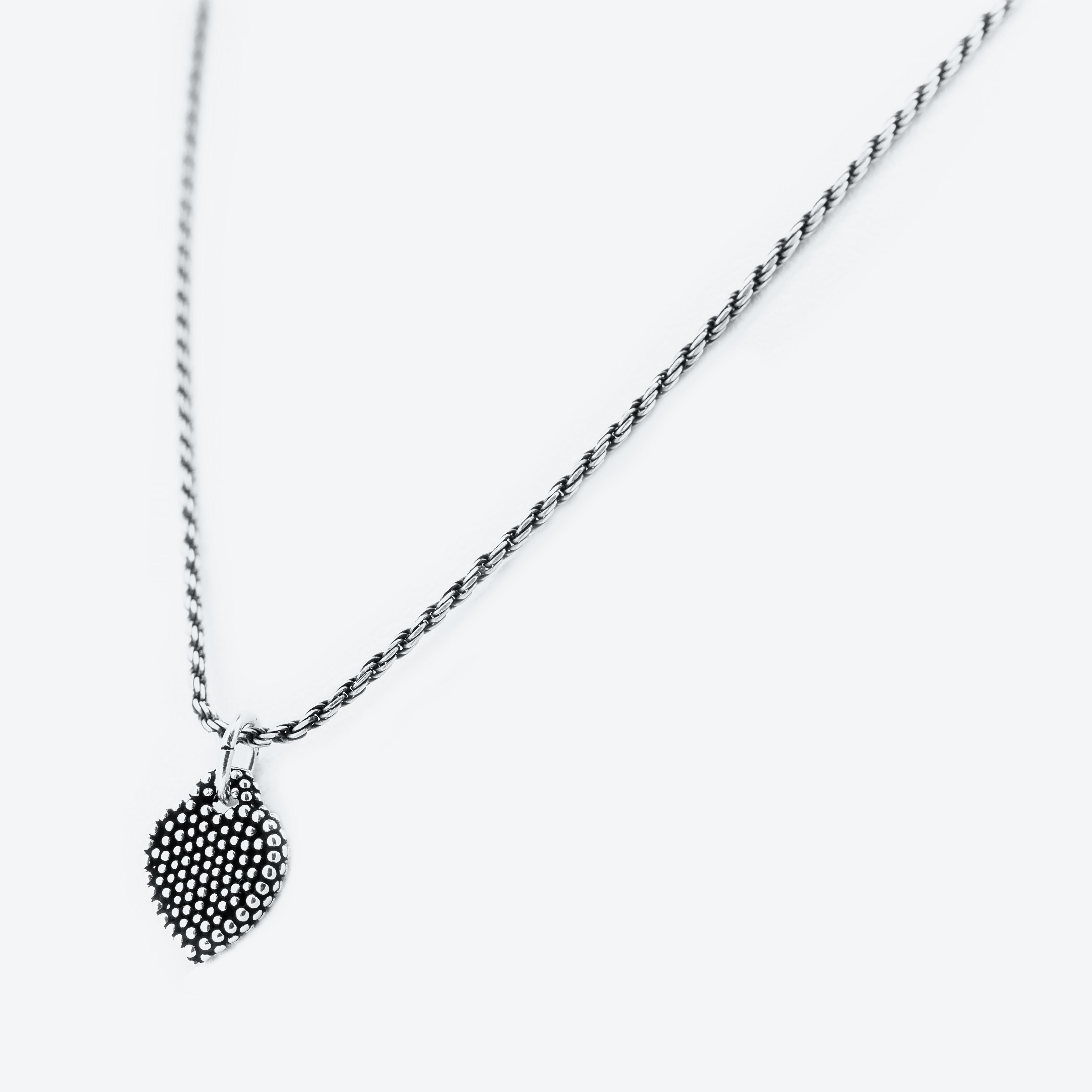 COLLANA cordoncino con pendente cuore puntinato