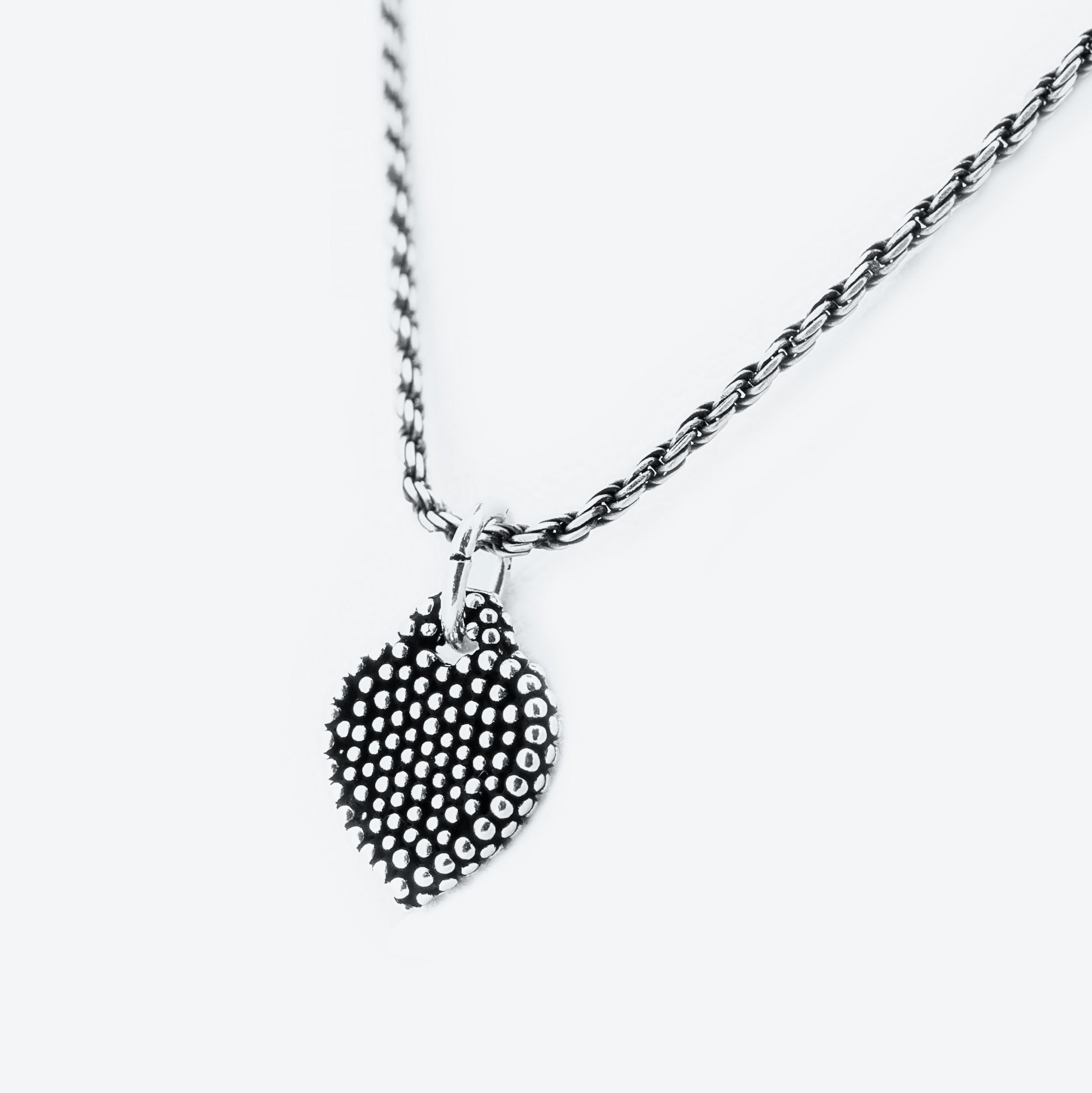 COLLANA cordoncino con pendente cuore puntinato