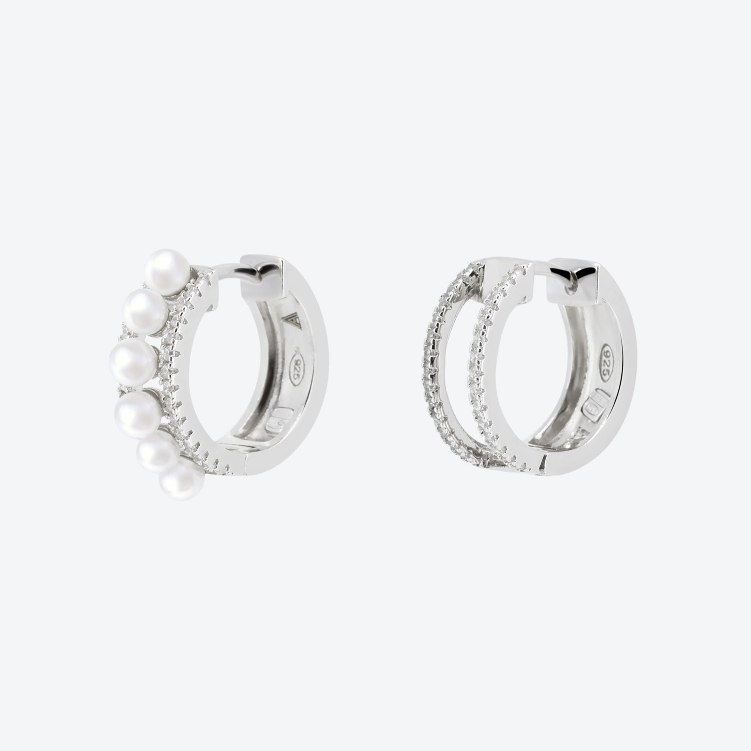 ORECCHINI ASIMMETRICI A CERCHIO CON PERLE E PAVÉ - ARGENTO