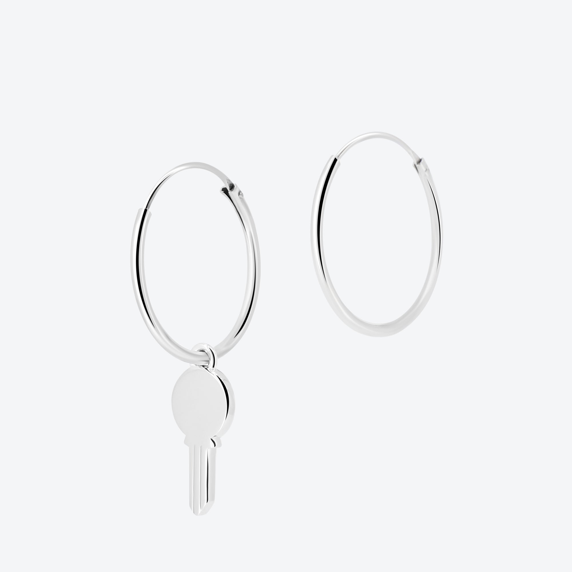 ORECCHINI cerchio con pendente chiave - argento
