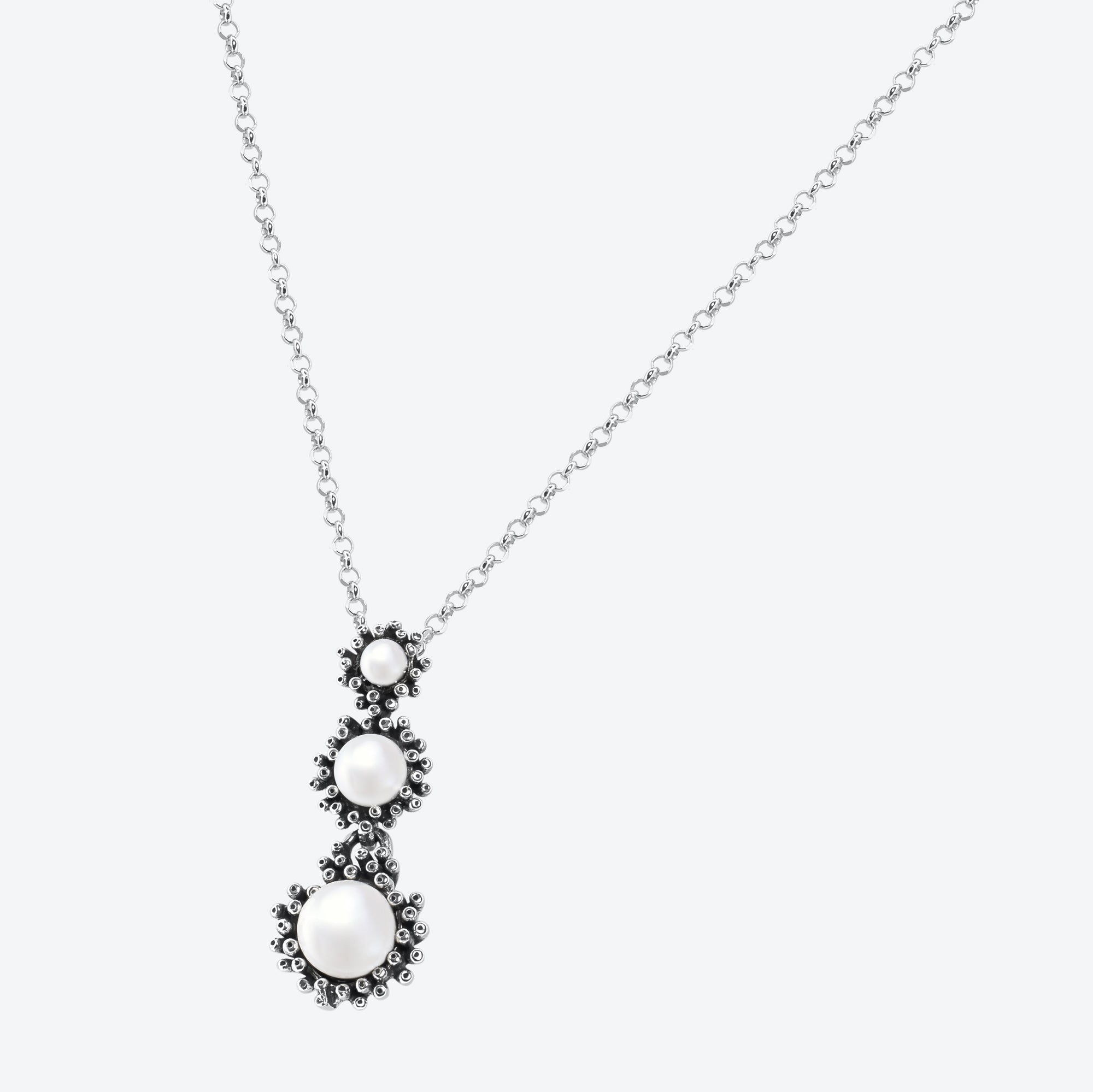Collana con pendente cascata decorata